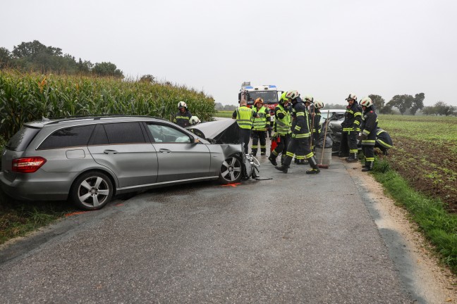 Frontalcrash in Weikirchen an der Traun fordert mehrere teils Schwerverletzte