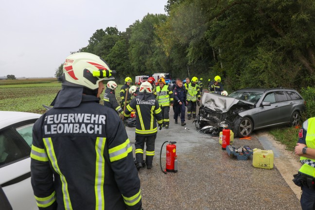 Frontalcrash in Weikirchen an der Traun fordert mehrere teils Schwerverletzte