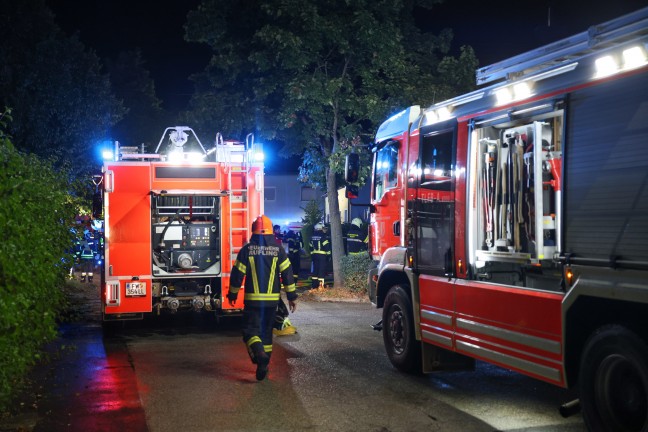 Kellerbrand: Drei Feuerwehren bei nchtlichem Brand in einem Wohnhaus in Leonding im Einsatz