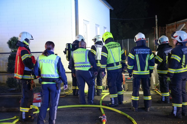Kellerbrand: Drei Feuerwehren bei nchtlichem Brand in einem Wohnhaus in Leonding im Einsatz