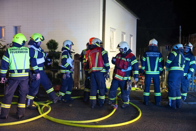 Kellerbrand: Drei Feuerwehren bei nchtlichem Brand in einem Wohnhaus in Leonding im Einsatz