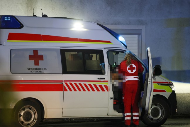 Kellerbrand: Drei Feuerwehren bei nchtlichem Brand in einem Wohnhaus in Leonding im Einsatz