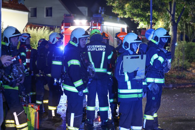 Kellerbrand: Drei Feuerwehren bei nchtlichem Brand in einem Wohnhaus in Leonding im Einsatz