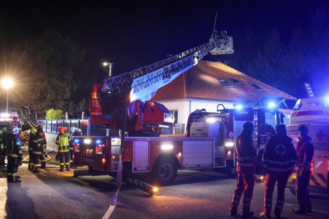 Ausgedehnter Vollbrand im Dachgescho eines Wohnhauses in Thalheim bei Wels