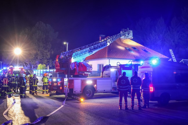 Ausgedehnter Vollbrand im Dachgescho eines Wohnhauses in Thalheim bei Wels