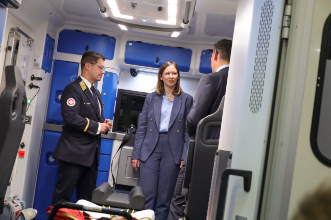 "retter Messe 2025": Claudia Plakolm (VP) erffnete in Wels die Leitmesse fr Einsatzorganisationen