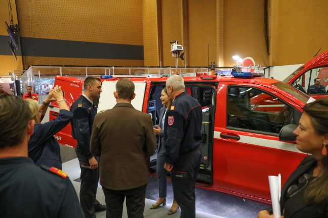 "retter Messe 2025": Claudia Plakolm (VP) erffnete in Wels die Leitmesse fr Einsatzorganisationen