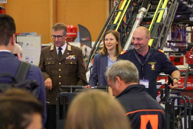 "retter Messe 2025": Claudia Plakolm (VP) erffnete in Wels die Leitmesse fr Einsatzorganisationen