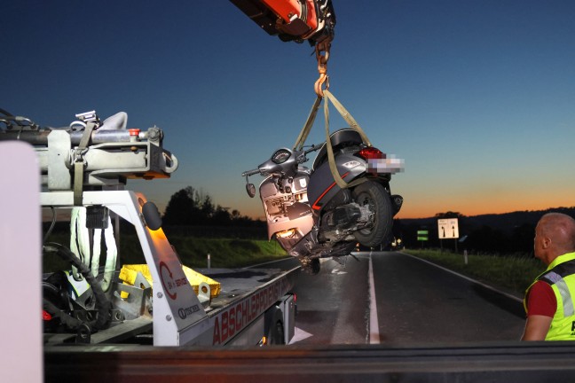 Tdliche Kollision zwischen Motorroller und Motorrad auf Voralpenstrae bei Rohr im Kremstal