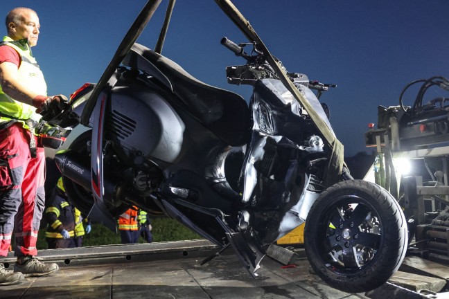 Tdliche Kollision zwischen Motorroller und Motorrad auf Voralpenstrae bei Rohr im Kremstal