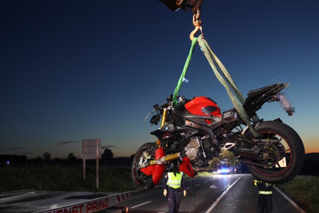 Tdliche Kollision zwischen Motorroller und Motorrad auf Voralpenstrae bei Rohr im Kremstal
