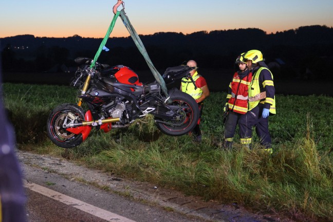 Tdliche Kollision zwischen Motorroller und Motorrad auf Voralpenstrae bei Rohr im Kremstal