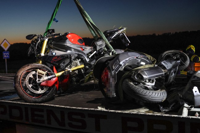 Tdliche Kollision zwischen Motorroller und Motorrad auf Voralpenstrae bei Rohr im Kremstal