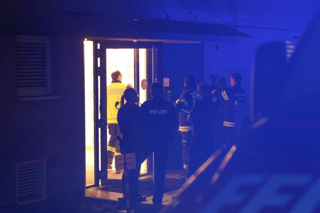 Totmannwarner ausgelst: Einsatzkrfte zu Personenrettung bei einem Unternehmen in Pasching gerufen