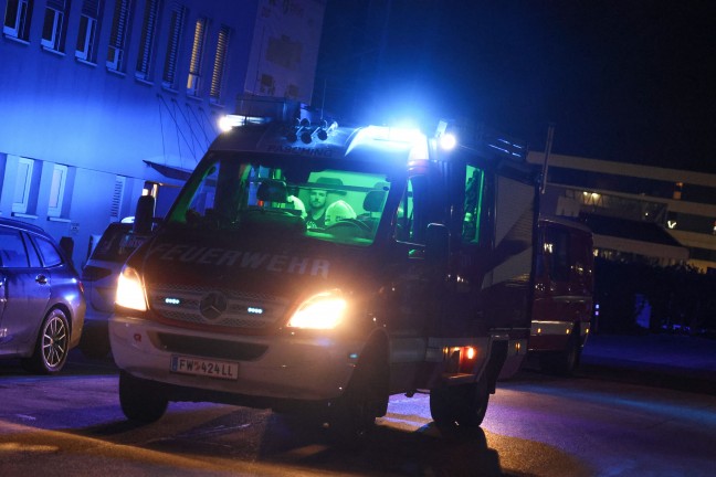 Totmannwarner ausgelst: Einsatzkrfte zu Personenrettung bei einem Unternehmen in Pasching gerufen