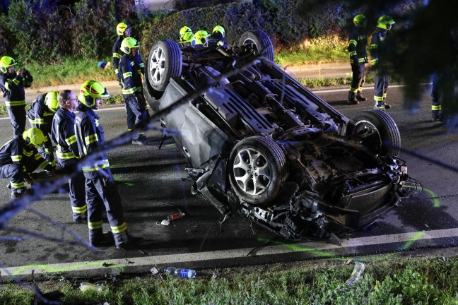 Tdlicher Verkehrsunfall: Autolenker starb bei folgenschwerem Unfall auf Eferdinger Strae in Fraham
