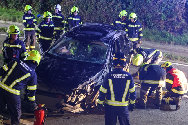 Tdlicher Verkehrsunfall: Autolenker starb bei folgenschwerem Unfall auf Eferdinger Strae in Fraham