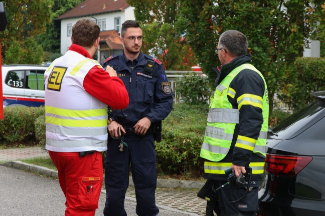 Kochschokolade angebrannt: Einsatz von Feuerwehr, Rettung und Polizei bei Wohngebude in Sattledt