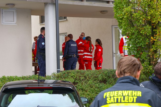 Kochschokolade angebrannt: Einsatz von Feuerwehr, Rettung und Polizei bei Wohngebude in Sattledt