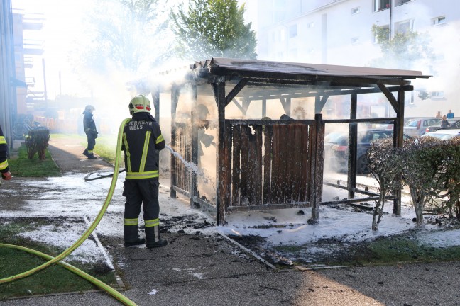 Vollbrand einer Mllinsel: Fassade sowie vier PKW bei grerem Brand in Wels-Neustadt beschdigt