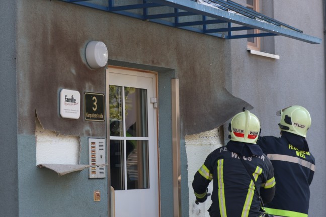 Vollbrand einer Mllinsel: Fassade sowie vier PKW bei grerem Brand in Wels-Neustadt beschdigt