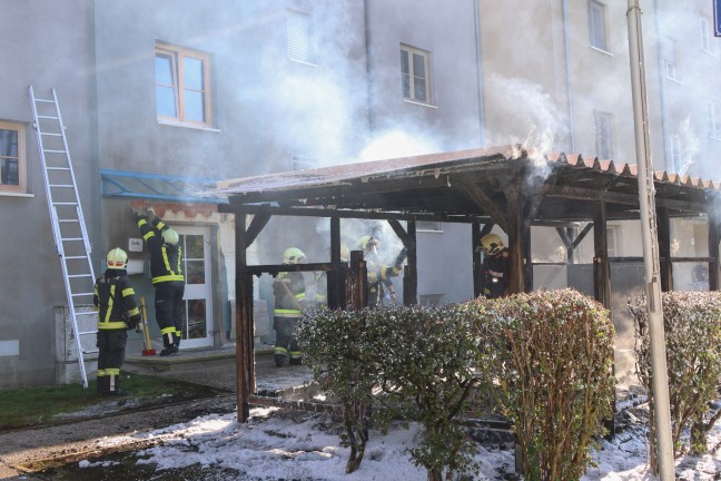 Vollbrand einer Mllinsel: Fassade sowie vier PKW bei grerem Brand in Wels-Neustadt beschdigt