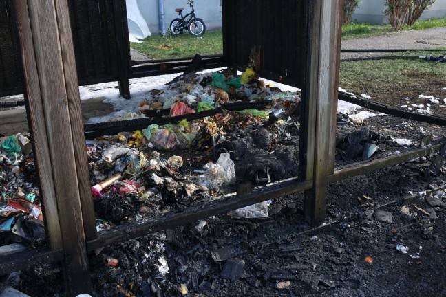 Vollbrand einer Mllinsel: Fassade sowie vier PKW bei grerem Brand in Wels-Neustadt beschdigt