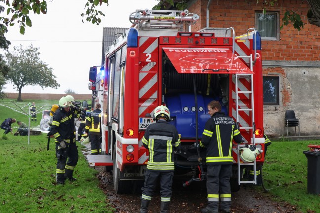 Sechs Feuerwehren bei Brand eines Traktors auf einem Bauernhof in Laakirchen im Einsatz