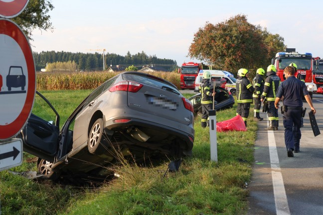 Kollision zwischen zwei Autos auf Pyhrnpass Strae in Sattledt