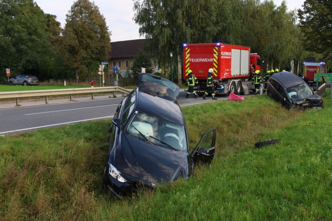 Kollision zwischen zwei Autos auf Pyhrnpass Strae in Sattledt