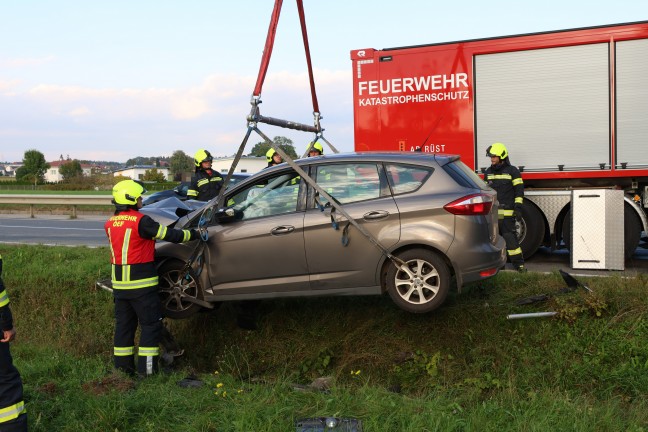Kollision zwischen zwei Autos auf Pyhrnpass Strae in Sattledt