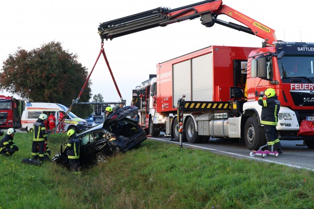 Kollision zwischen zwei Autos auf Pyhrnpass Strae in Sattledt