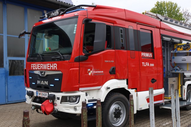 Crash zwischen PKW und LKW-Sattelzug bei Abbiegemanver in Tumeltsham fordert einen Verletzten