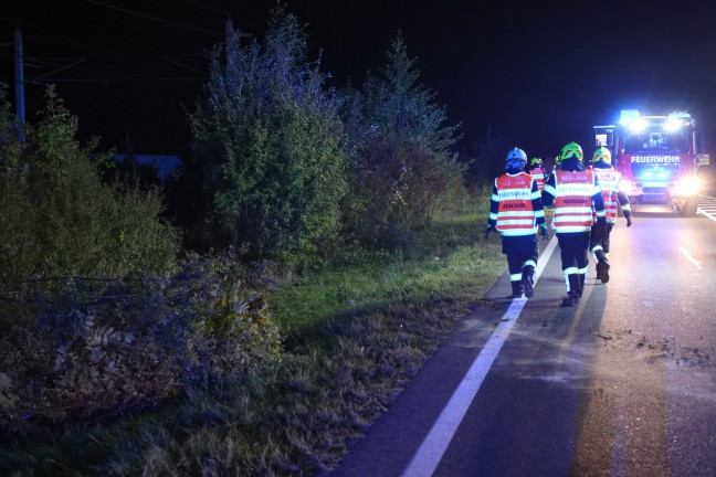 Auto bei Verkehrsunfall auf Wiener Strae in Redlham in den Struchern gelandet