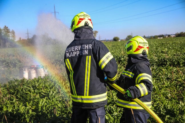 Gasflaschen geladen: Drei Feuerwehren lschten in Vollbrand stehenden Kleintransporter in Marchtrenk
