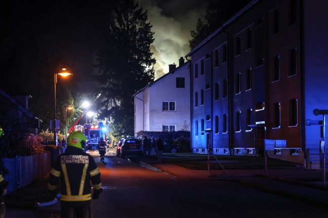 Groeinsatz: Neun Feuerwehren bei Brand eines Wohngebudes in Grnau im Almtal im Einsatz