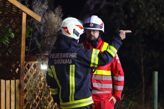 Groeinsatz: Neun Feuerwehren bei Brand eines Wohngebudes in Grnau im Almtal im Einsatz