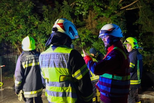 Groeinsatz: Neun Feuerwehren bei Brand eines Wohngebudes in Grnau im Almtal im Einsatz