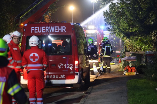 Groeinsatz: Neun Feuerwehren bei Brand eines Wohngebudes in Grnau im Almtal im Einsatz