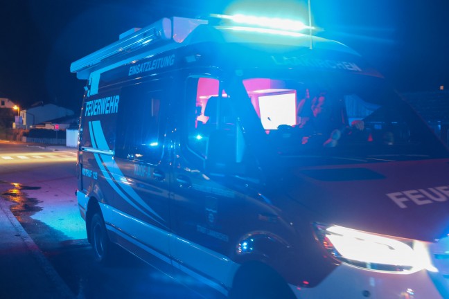 Groeinsatz: Neun Feuerwehren bei Brand eines Wohngebudes in Grnau im Almtal im Einsatz