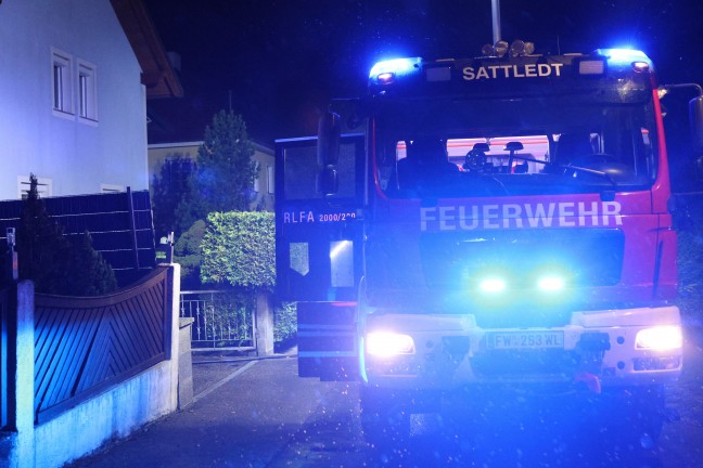 Mit Feuerlschern eingedmmt: Gemeldeter Wohnhausbrand in Sattledt beschrnkte sich auf Mlltonnen