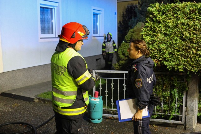 Mit Feuerlschern eingedmmt: Gemeldeter Wohnhausbrand in Sattledt beschrnkte sich auf Mlltonnen