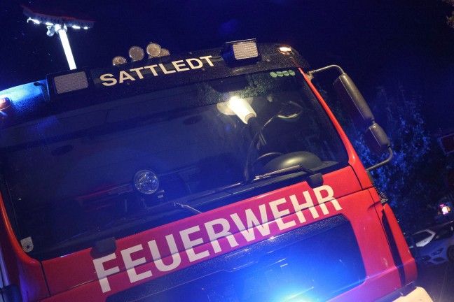 Mit Feuerlschern eingedmmt: Gemeldeter Wohnhausbrand in Sattledt beschrnkte sich auf Mlltonnen