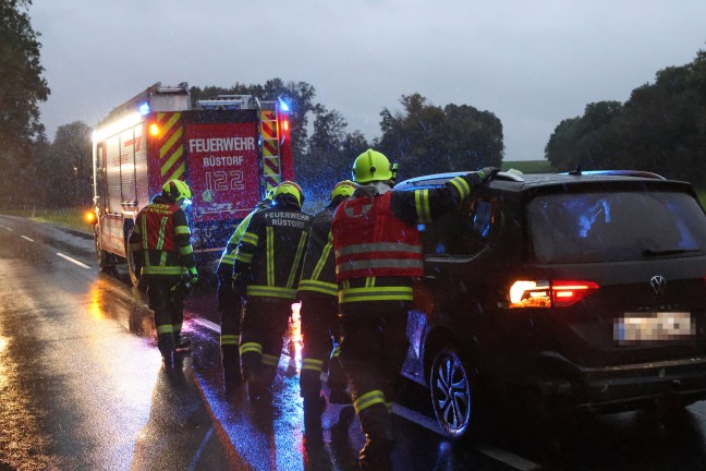 Einsatzkrfte dreier Feuerwehren zu Personenrettung nach Verkehrsunfall bei Desselbrunn alarmiert