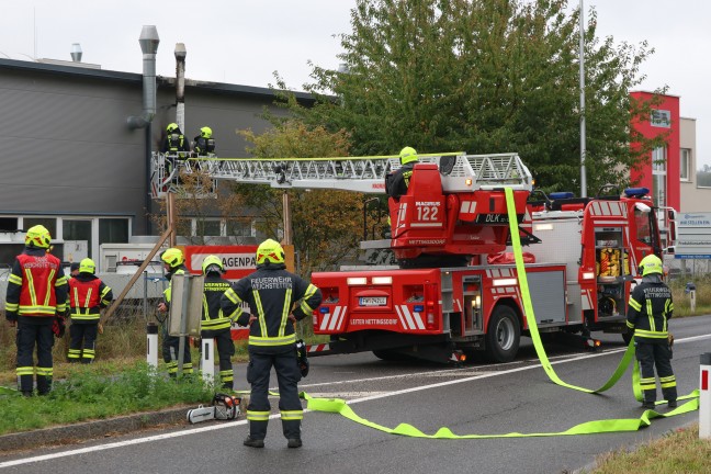 Fnf Feuerwehren bei Brand einer Absaugungsanlage bei einem Unternehmen in St. Marien im Einsatz
