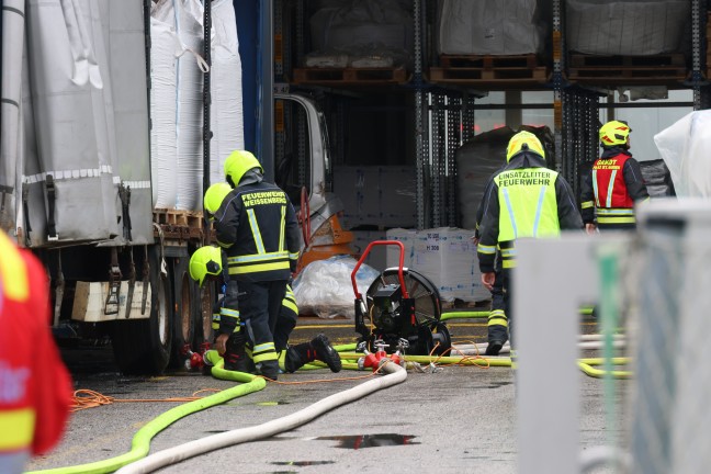 Fnf Feuerwehren bei Brand einer Absaugungsanlage bei einem Unternehmen in St. Marien im Einsatz