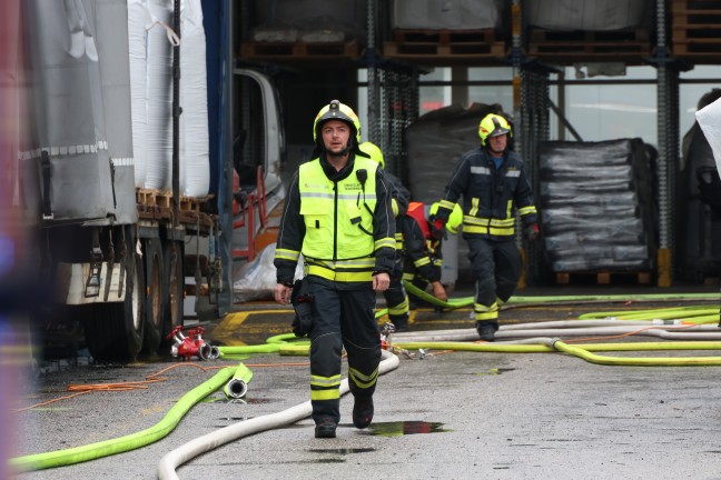 Fnf Feuerwehren bei Brand einer Absaugungsanlage bei einem Unternehmen in St. Marien im Einsatz