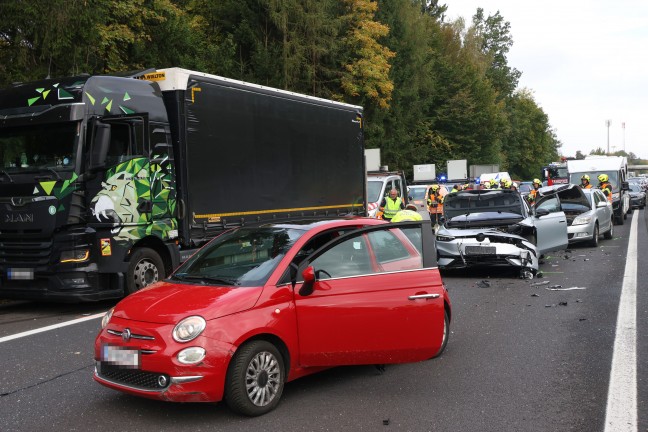 Crash mit fnf Fahrzeugen: Sperre der Pyhrnautobahn bei Ried im Traunkreis nach Verkehrsunfall
