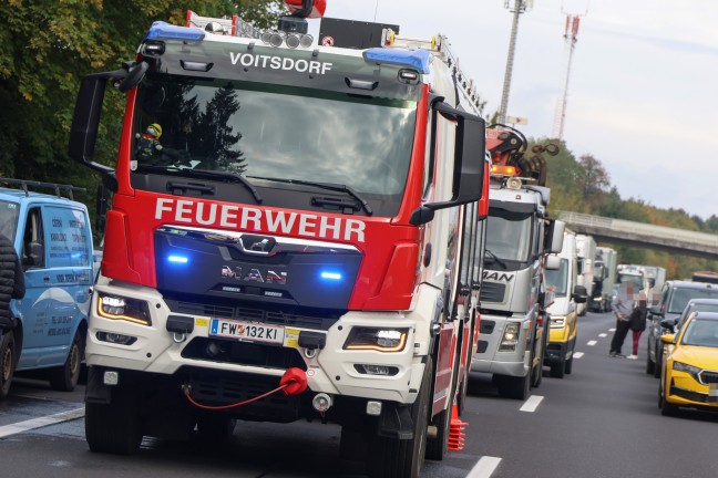 Crash mit fnf Fahrzeugen: Sperre der Pyhrnautobahn bei Ried im Traunkreis nach Verkehrsunfall