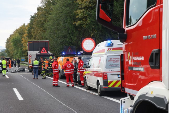 Crash mit fnf Fahrzeugen: Sperre der Pyhrnautobahn bei Ried im Traunkreis nach Verkehrsunfall